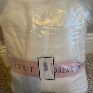 New Victoria’s Secret cozy Robe